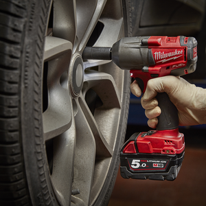 M18 Fuel 1/2 Mid Torque Impact Wrench Kit
